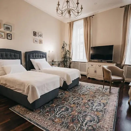 Room42 - & Hotel *