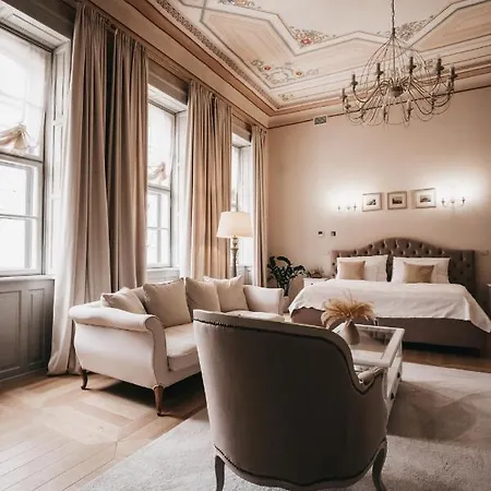 Room42 - & Hotel *