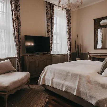 Room42 - & Hotel *