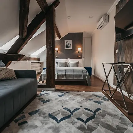 Room42 - & Hotel *