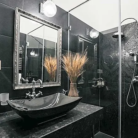 Room42 - & Hotel