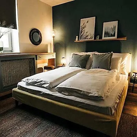 Room42 - & * Esztergom