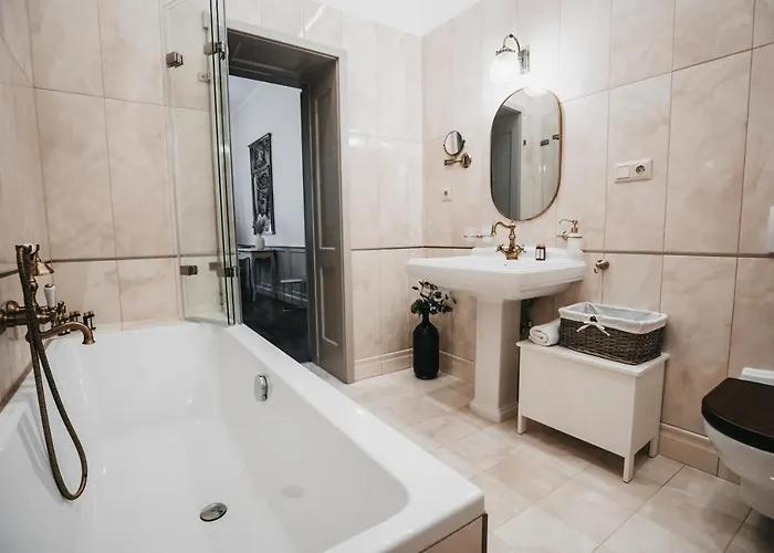 Room42 - & * Esztergom