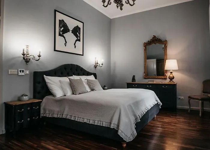 Room42 - & * Esztergom